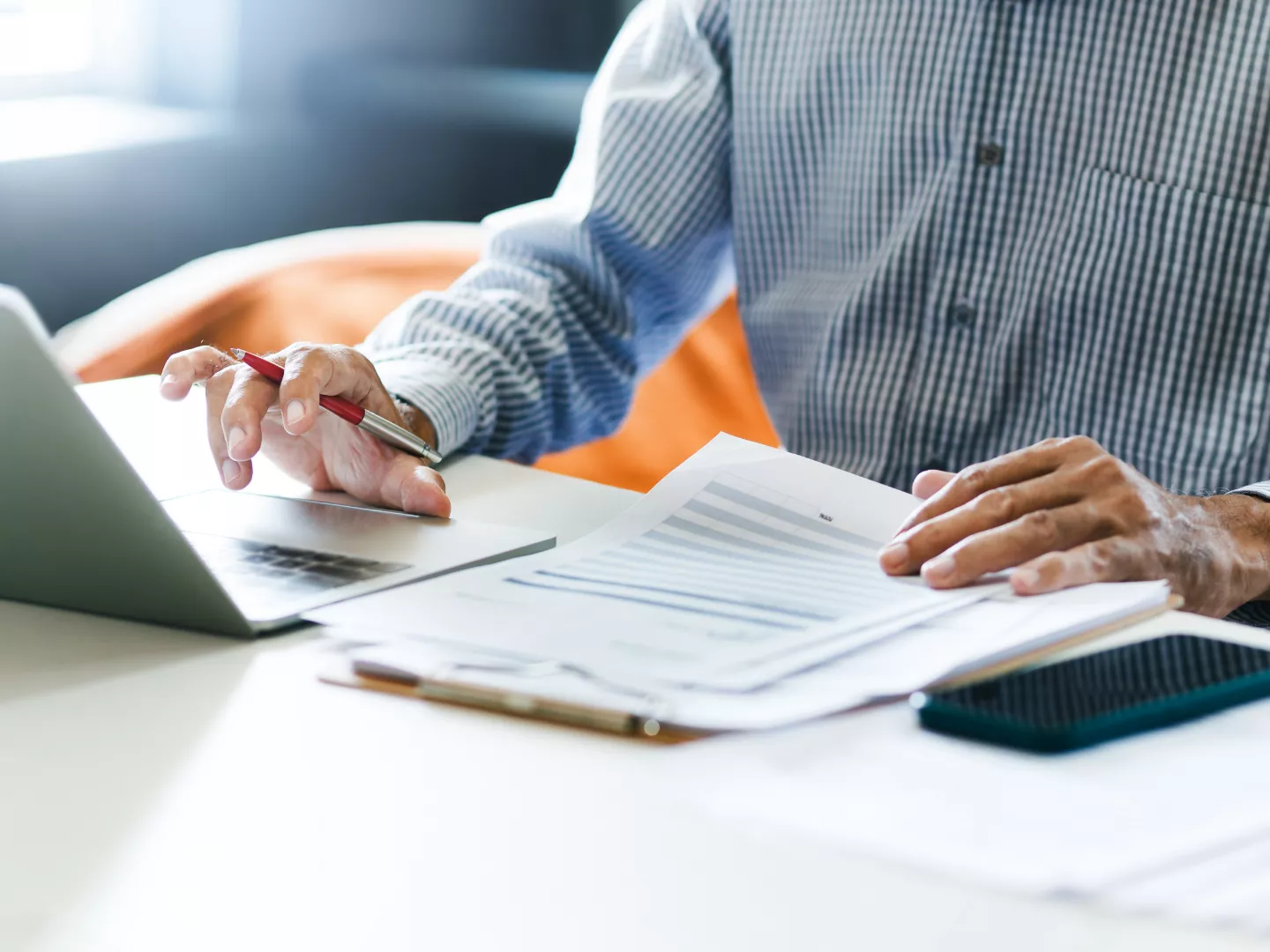 financial page image